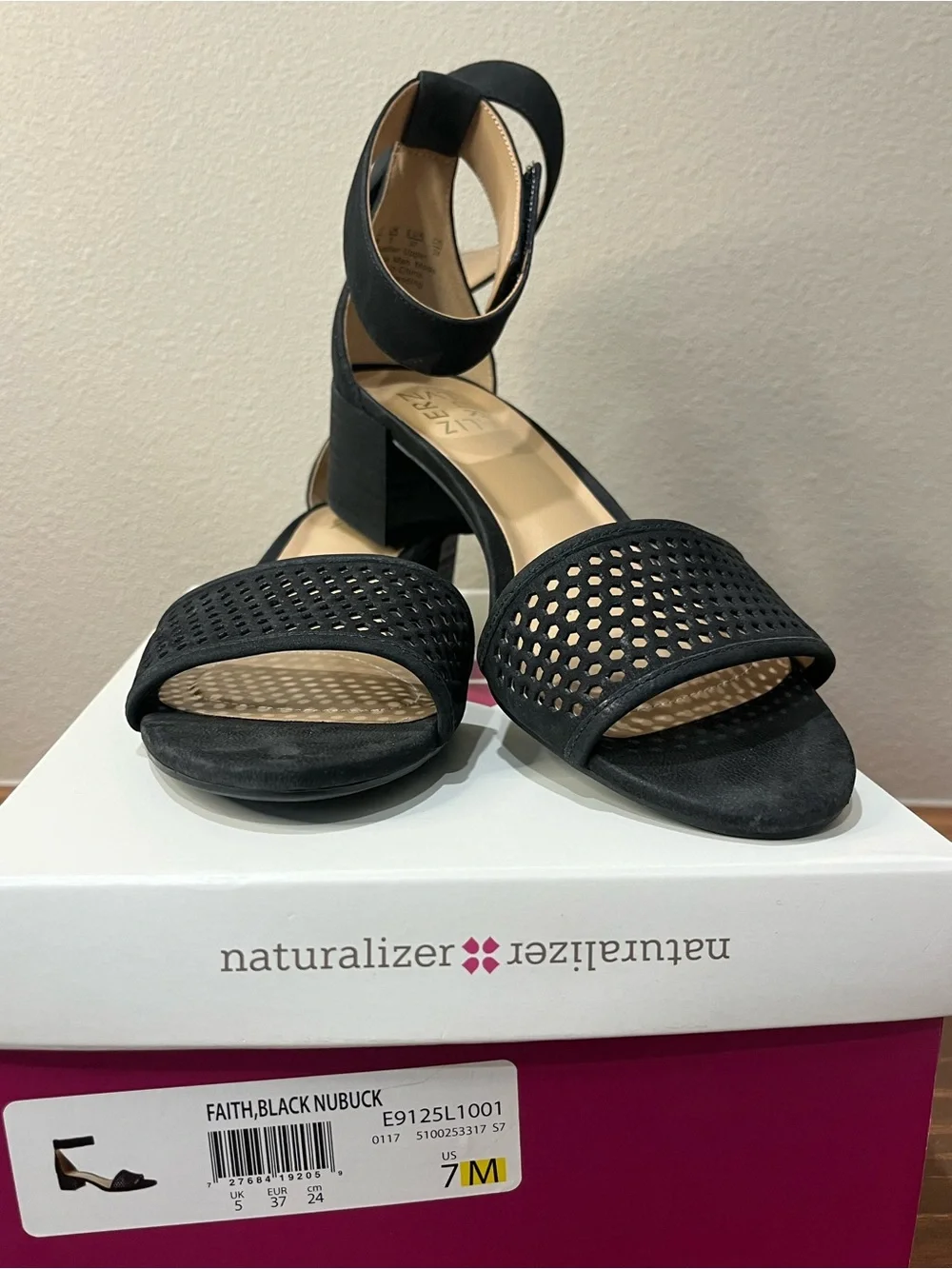 Naturalizer Sandals Womens 7M Faith Block Heels Ankle Strappy Black Leather